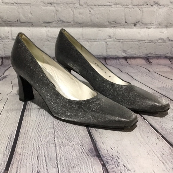 Stuart Weitzman 9N silver sparkle fabric covered leather sole heels - Picture 1 of 10